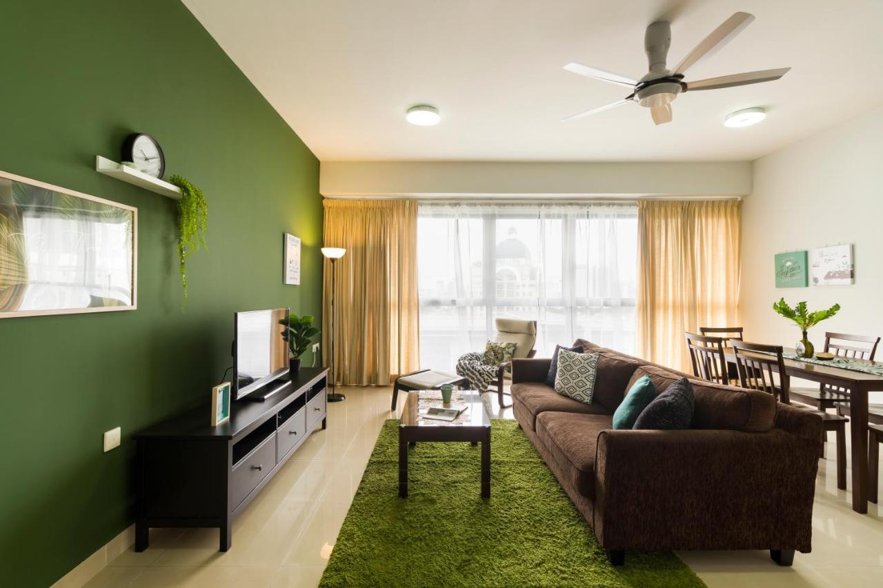 Pj8 Service Suites By Airhost Petaling Jaya Exterior photo