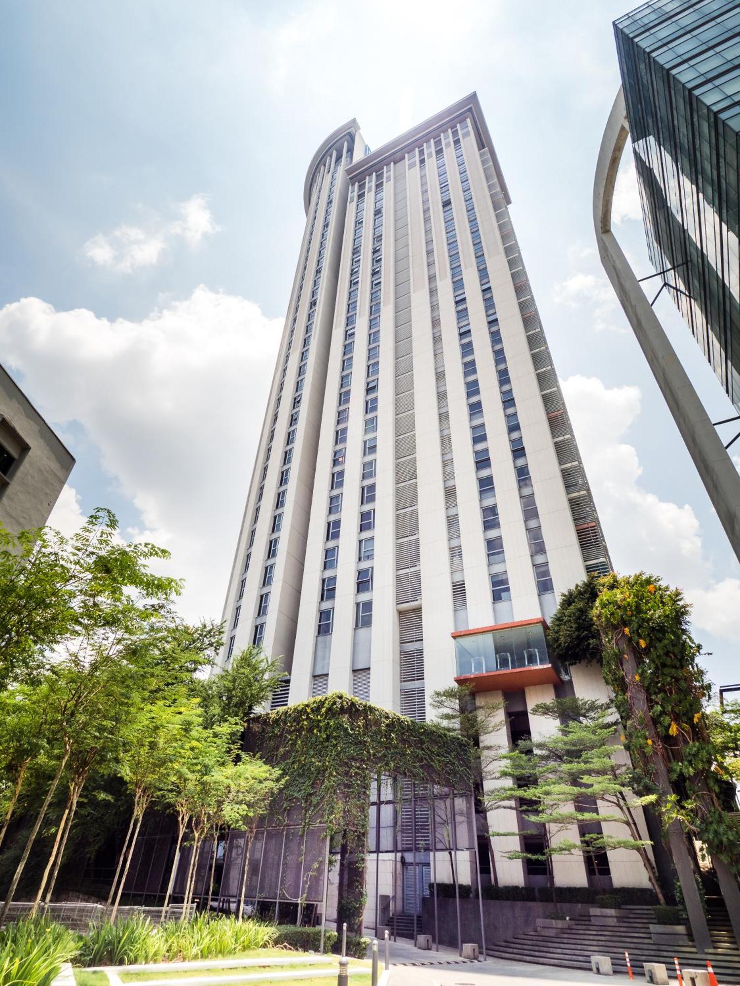 Pj8 Service Suites By Airhost Petaling Jaya Exterior photo